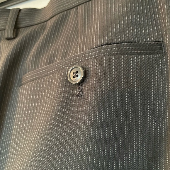 Black Hugo Boss suit for men - Picture 9 of 15